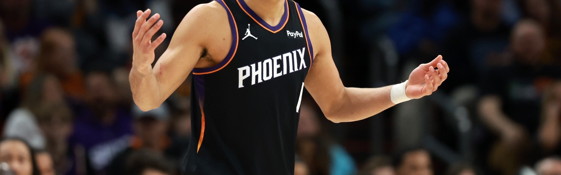 博鱼电竞官网-明天太阳客战开拓者 布克继续缺阵 杰伦·格林出战成疑