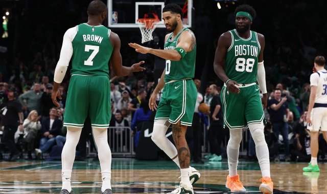 博鱼电竞官方网站-塔图姆：我和奎塔一直在沟通 配合次数越多 我们越来越熟悉彼此