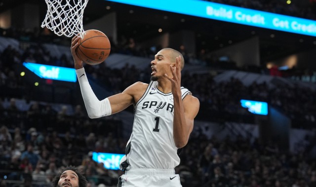 博鱼电竞-天赋压制！文班垂直上升 力压防守极限甩进篮筐