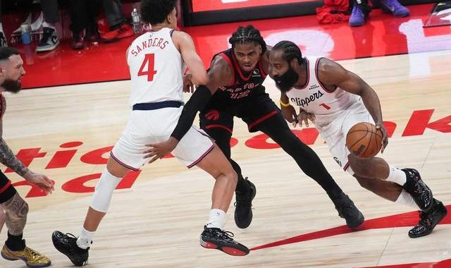 博鱼电竞官方网站-梦回巅峰！昔日雷霆三少同天爆发，同砍25+带领球队赢下比赛